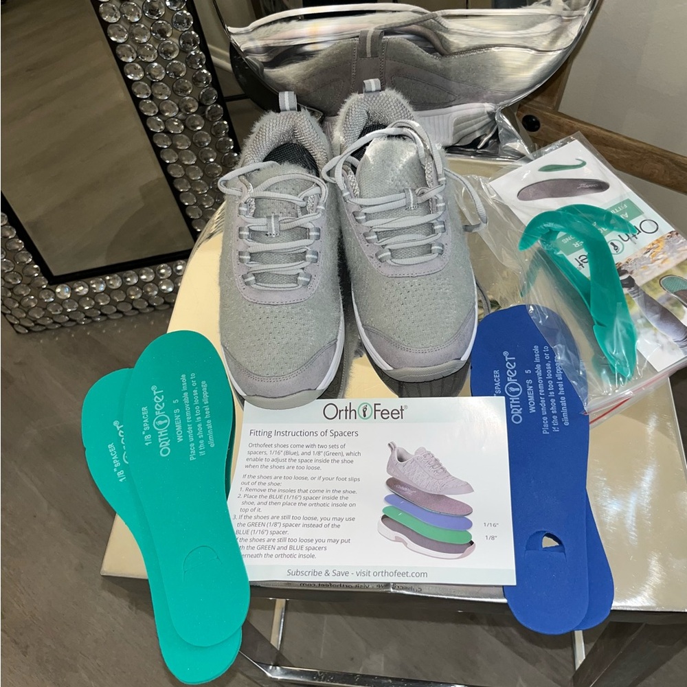 Orthofeet Women's Orthopedic Knit Kita Hands-Free
Sneakers New in box size U.S 5